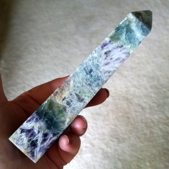 Beautiful Feather Fluorite with Rainbows Crystal Tower. - Picture 3 of 13